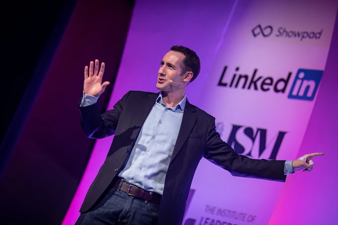 An example of commanding the room through open body language