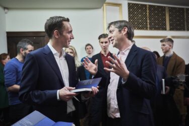 What Is Business Communication? Types, Methods & Importance